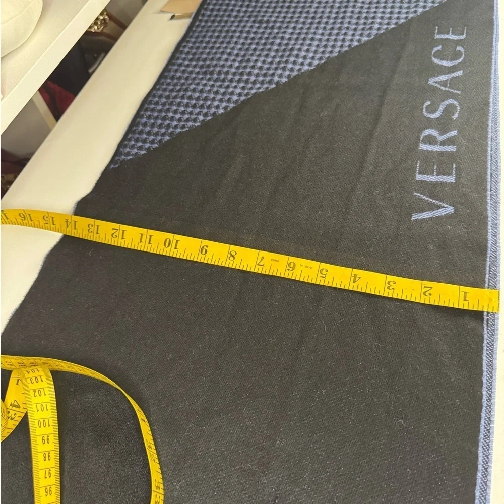 100% WOOL VERSACE 30X78 MEDUSA Black/Grey SCARF/SHAWL ITALY.